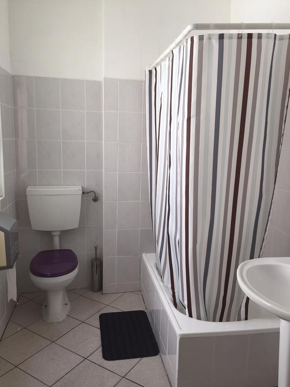 Duque Hotel Lisbon Bilik gambar